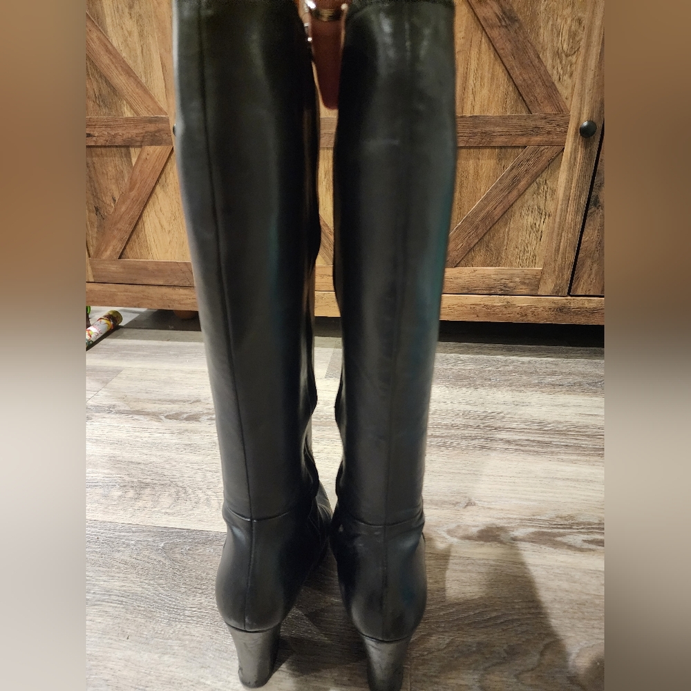 Prada Black Leather Heeled Boots with Pointed Toe - Picture 7 of 12
